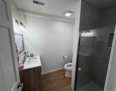 3927 Crestwood Drive - Photo Thumbnail 22