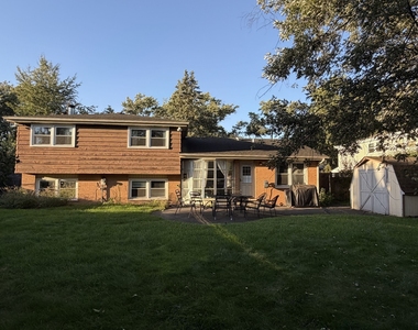 3927 Crestwood Drive - Photo Thumbnail 24