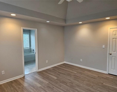 704 White Dove Drive - Photo Thumbnail 15