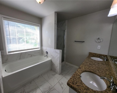 704 White Dove Drive - Photo Thumbnail 5