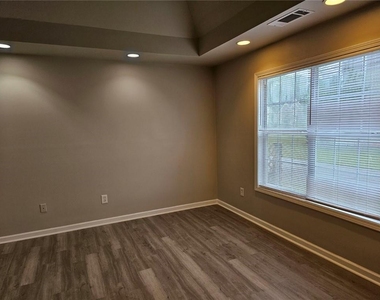 704 White Dove Drive - Photo Thumbnail 13