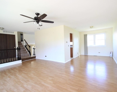 9 Warwick Court - Photo Thumbnail 3