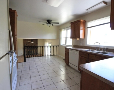 9 Warwick Court - Photo Thumbnail 5