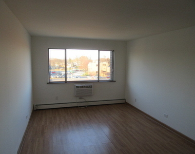 7650 W Altgeld Street - Photo Thumbnail 5