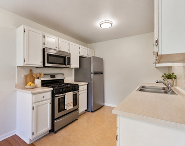 215 Brett Circle - Photo Thumbnail 7