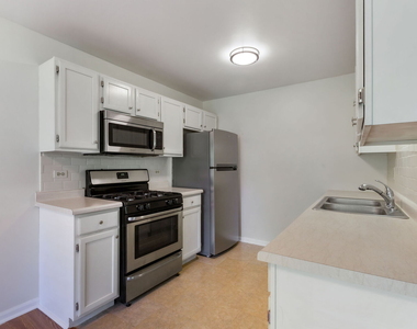 215 Brett Circle - Photo Thumbnail 8