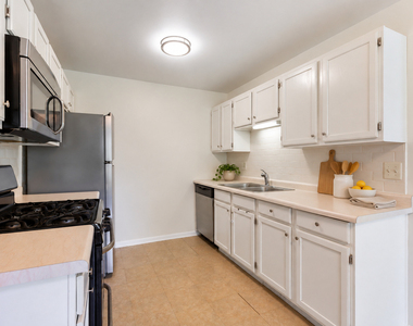 215 Brett Circle - Photo Thumbnail 9