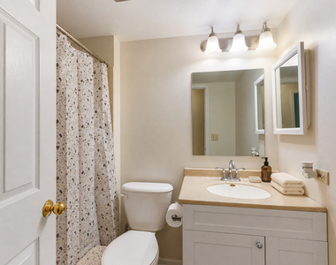 215 Brett Circle - Photo Thumbnail 17