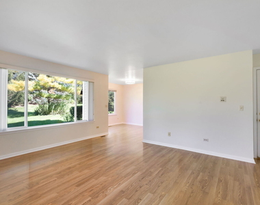 215 Brett Circle - Photo Thumbnail 4