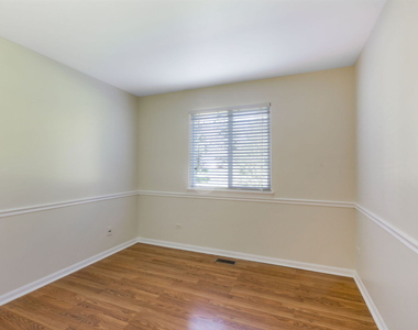 215 Brett Circle - Photo Thumbnail 16