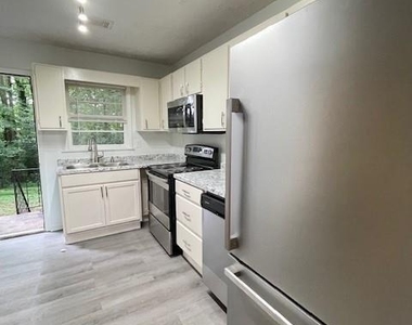 665 Barnes Drive Sw - Photo Thumbnail 3
