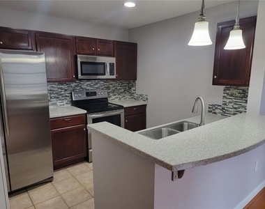 1101 Juniper Street Ne - Photo Thumbnail 2