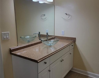 1101 Juniper Street Ne - Photo Thumbnail 8