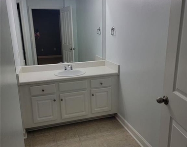 1101 Juniper Street Ne - Photo Thumbnail 12