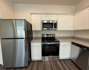 2558 Coventry Street Sw - Photo Thumbnail 7