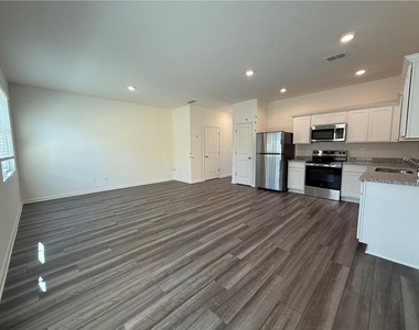 2558 Coventry Street Sw - Photo Thumbnail 6