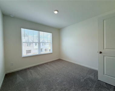 2558 Coventry Street Sw - Photo Thumbnail 17