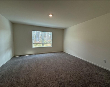 2558 Coventry Street Sw - Photo Thumbnail 9