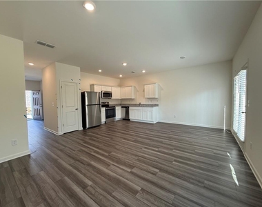 2558 Coventry Street Sw - Photo Thumbnail 3
