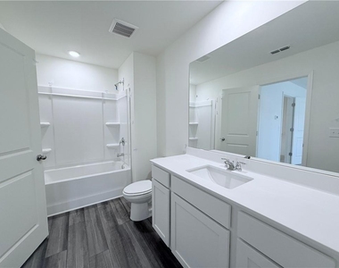 2558 Coventry Street Sw - Photo Thumbnail 11