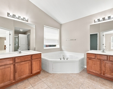 1177 Blue Heron Circle - Photo Thumbnail 5