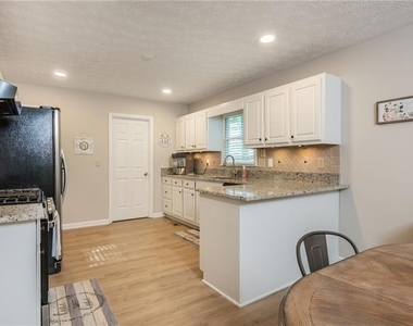 6011 Crabapple Way - Photo Thumbnail 15