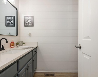 6011 Crabapple Way - Photo Thumbnail 43