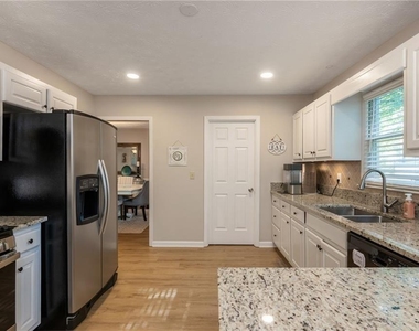 6011 Crabapple Way - Photo Thumbnail 16