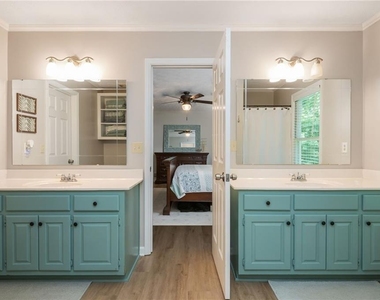 6011 Crabapple Way - Photo Thumbnail 37
