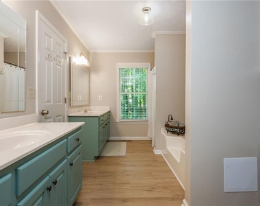 6011 Crabapple Way - Photo Thumbnail 35