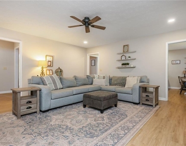 6011 Crabapple Way - Photo Thumbnail 11