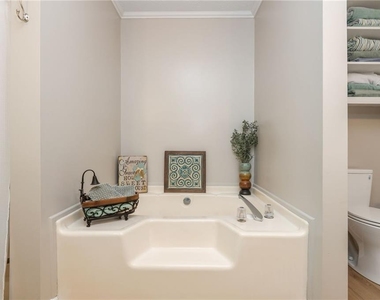 6011 Crabapple Way - Photo Thumbnail 34