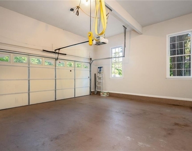 6011 Crabapple Way - Photo Thumbnail 23