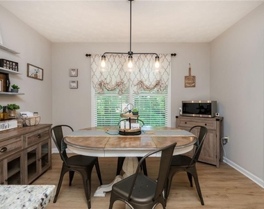 6011 Crabapple Way - Photo Thumbnail 14