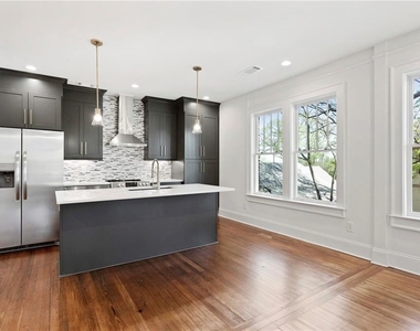 512 Ralph Mcgill Boulevard Ne - Photo Thumbnail 3