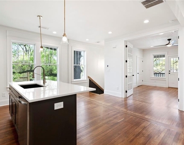 512 Ralph Mcgill Boulevard Ne - Photo Thumbnail 2