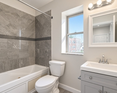 7227 N Rogers Avenue - Photo Thumbnail 10