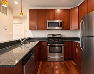 7227 N Rogers Avenue - Photo Thumbnail 1