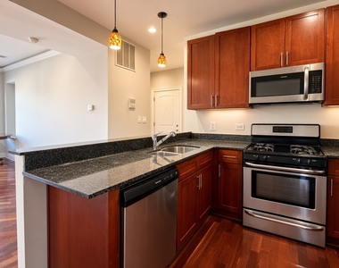 7227 N Rogers Avenue - Photo Thumbnail 3