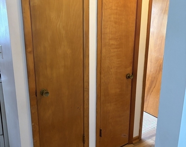 10520 S Austin Avenue - Photo Thumbnail 5