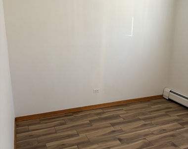 10520 S Austin Avenue - Photo Thumbnail 3