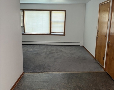 10520 S Austin Avenue - Photo Thumbnail 2