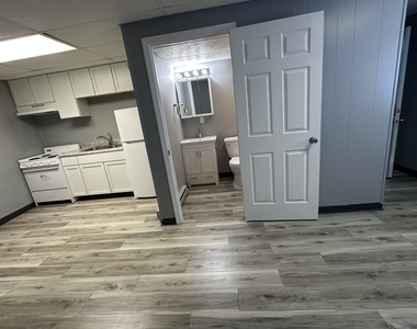 530 E 3rd Street - Photo Thumbnail 2