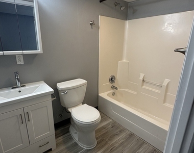530 E 3rd Street - Photo Thumbnail 5