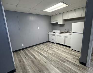 530 E 3rd Street - Photo Thumbnail 1