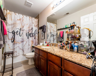 671 W Division Street - Photo Thumbnail 7
