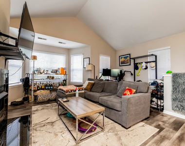671 W Division Street - Photo Thumbnail 1