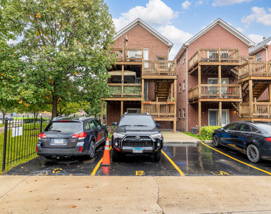 671 W Division Street - Photo Thumbnail 12