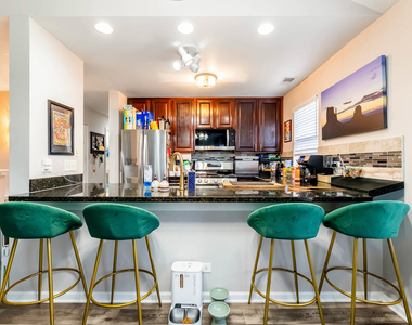 671 W Division Street - Photo Thumbnail 3