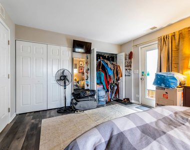 671 W Division Street - Photo Thumbnail 9